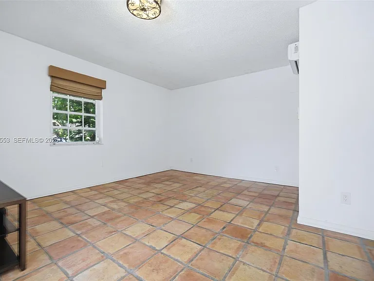 2300 S Miami Ave — Photo 29