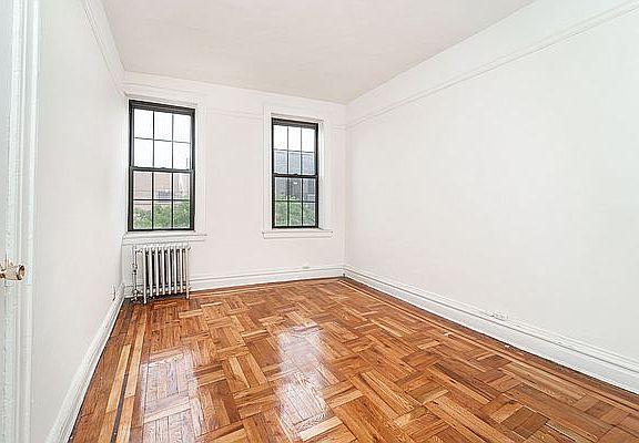 5th image of 2680 30th St APT 4m