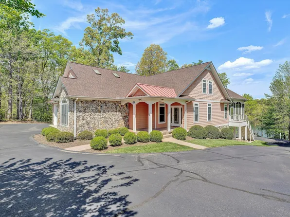 250 Deerwood Dr, Huddleston, VA 24104