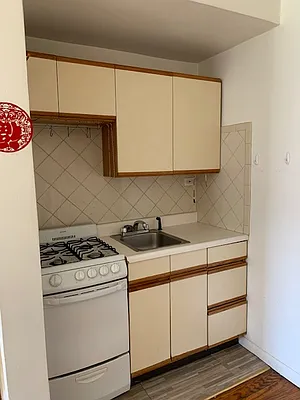 Rented by Salon Realty Corp | media 19