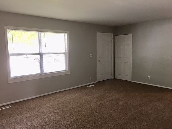 4th image of 4245 Meadowlark Ct