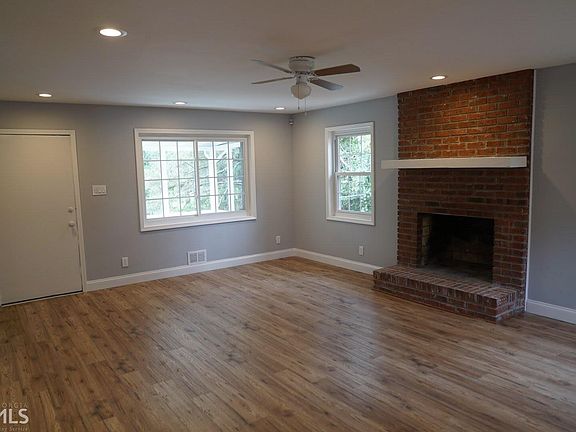 4th image of 2524 Lake Capri Dr