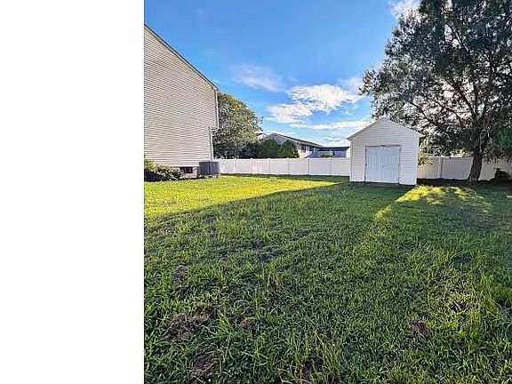 3rd image of 402 Pheasant Cir