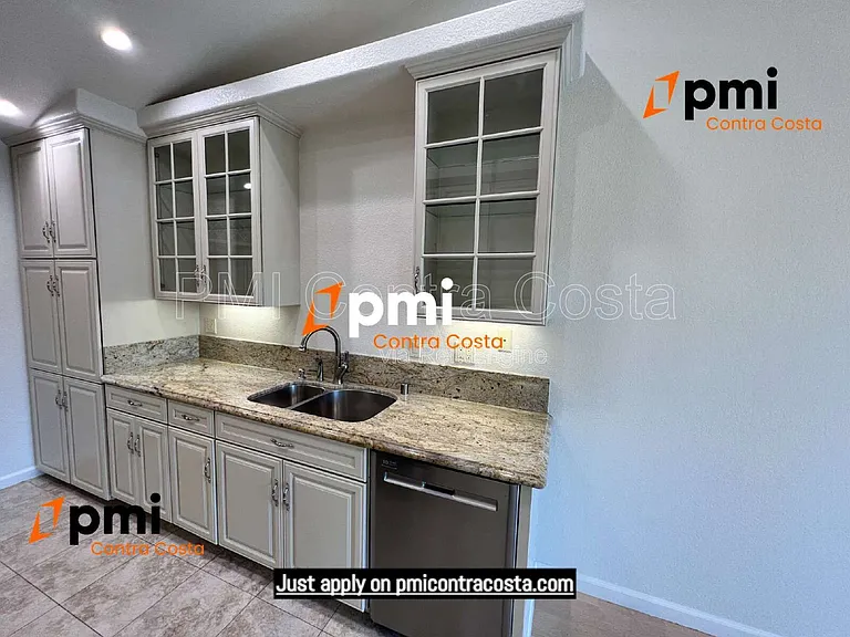 409 Camelback Rd — Photo 9
