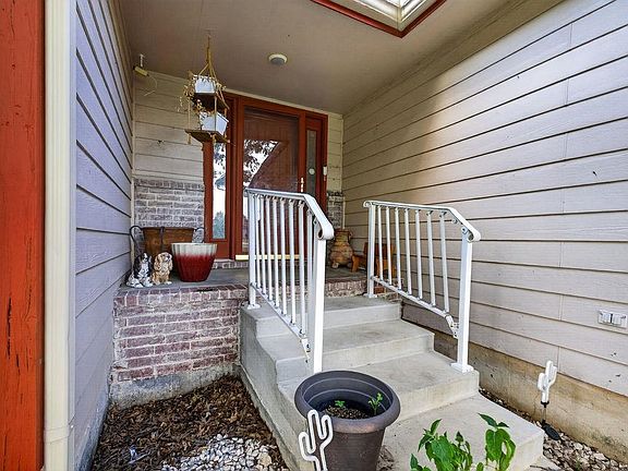 4th image of 1802 S Hoyt Cir