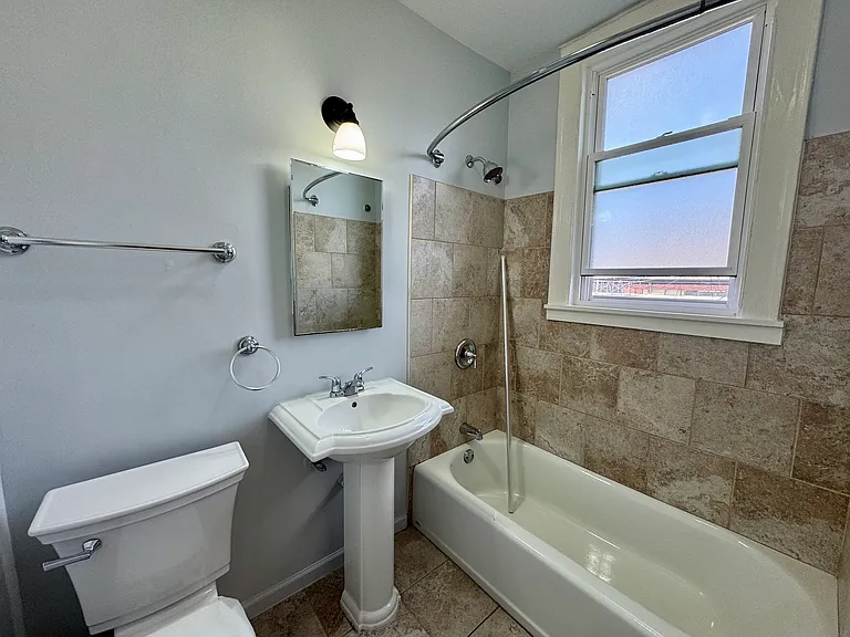 3218 W Catalpa Ave #2 — Photo 22