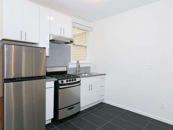 5th image of 2023 Folsom St APT 2