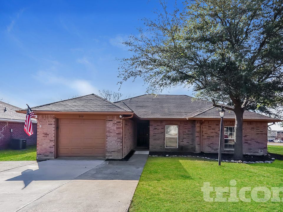 1st image of 909 Meadowdale Dr
