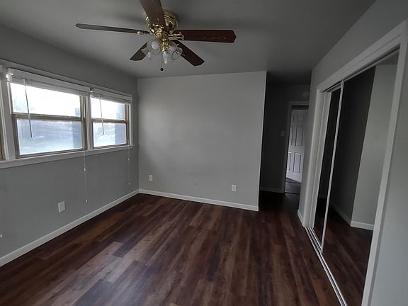 Middle bedroom with mirrored closet doors