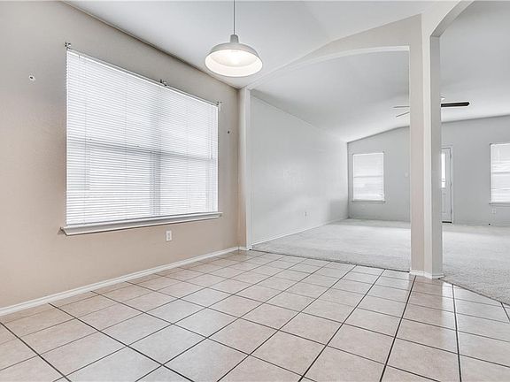 5th image of 602 Golden Gate Dr