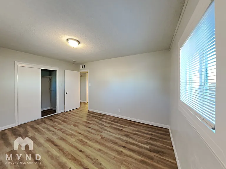 5025 Carmen Blvd — Photo 15