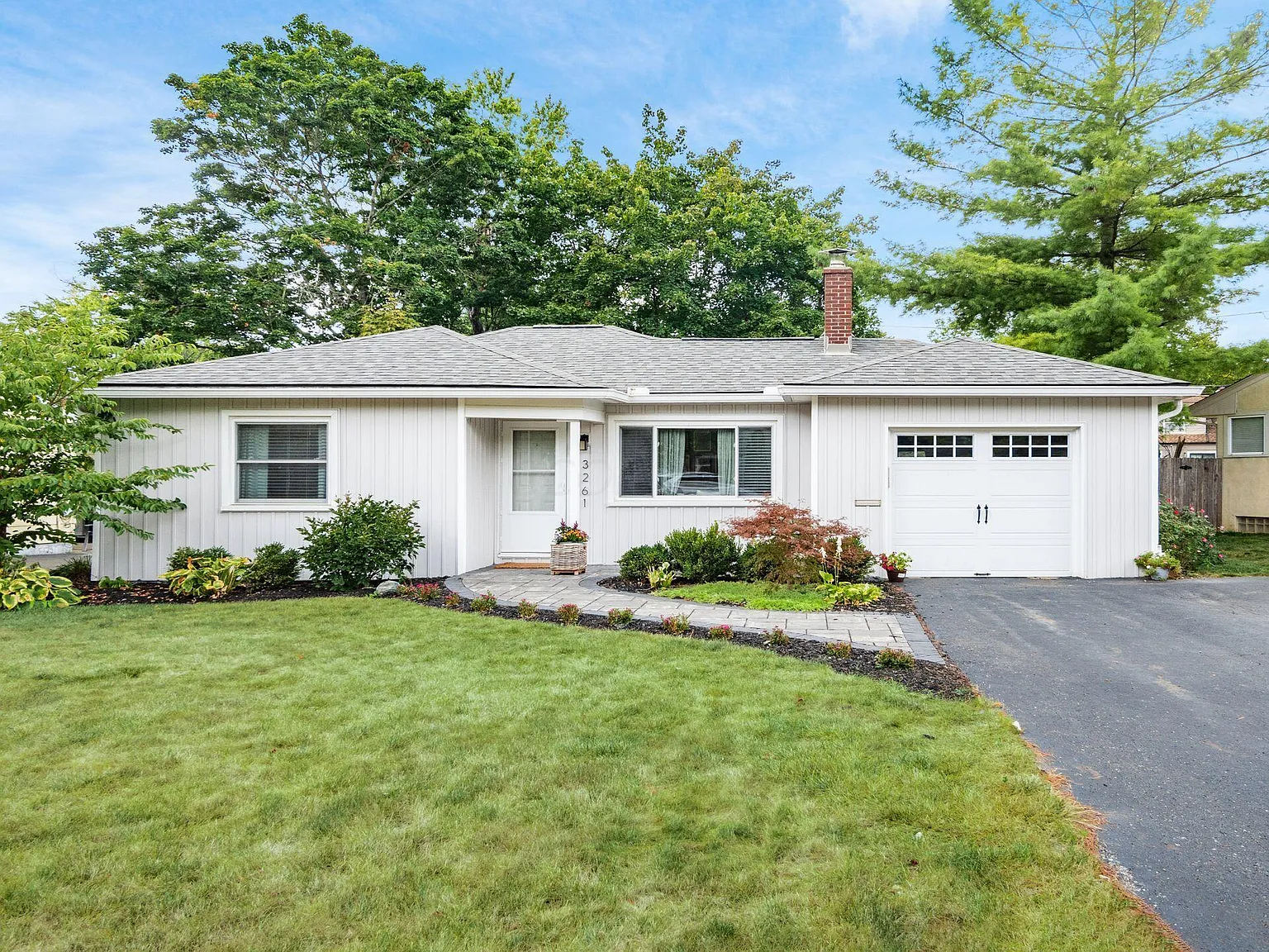 3261 Mountview Rd photo 1