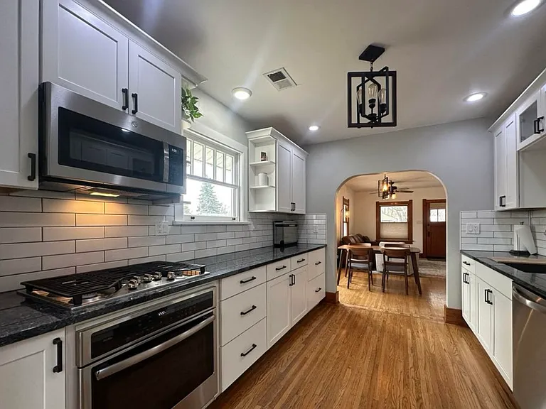 315 W 8th St — Photo 21