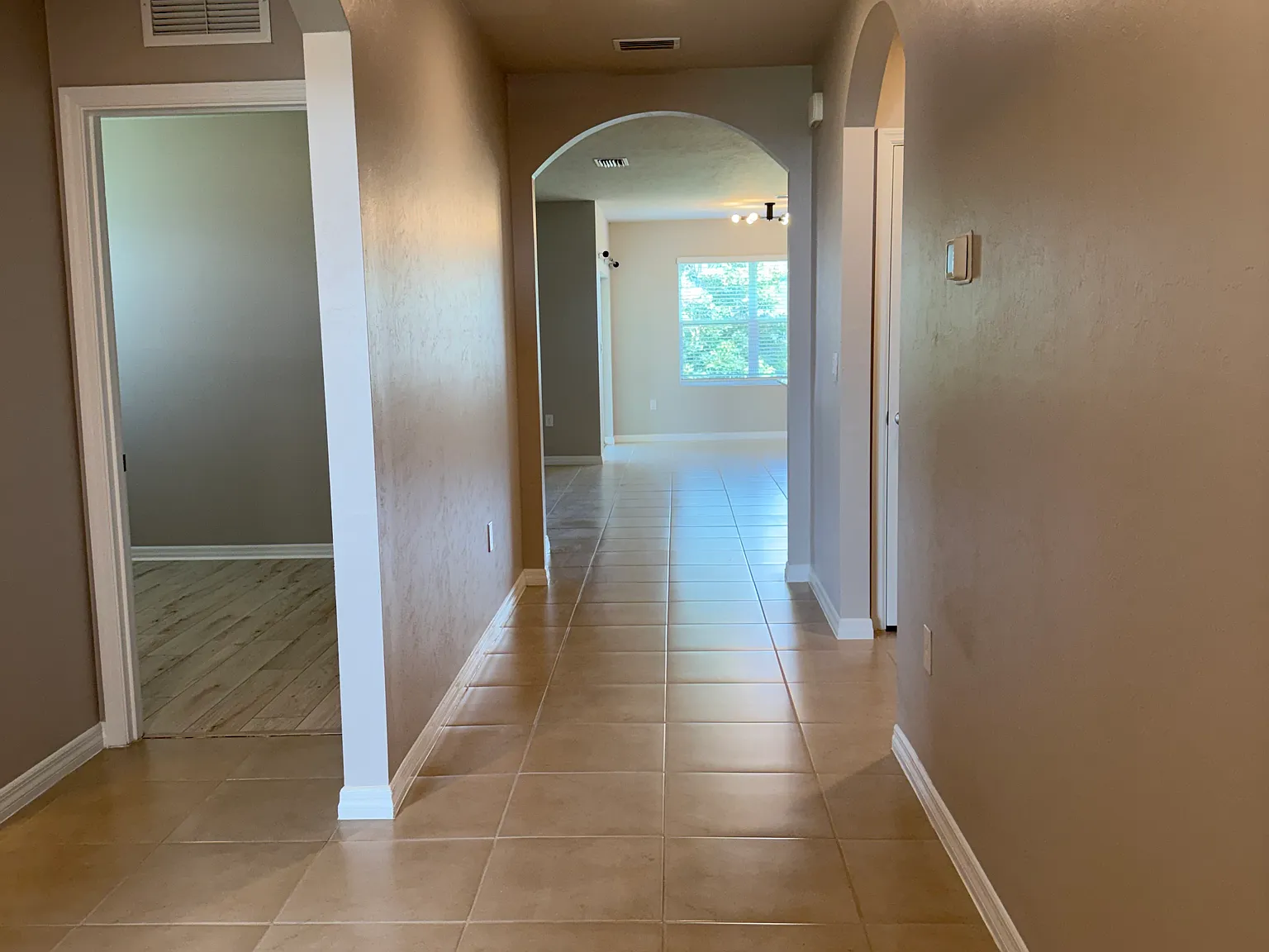 3 bed, 1672 sqft, $1,800 — Photo 3