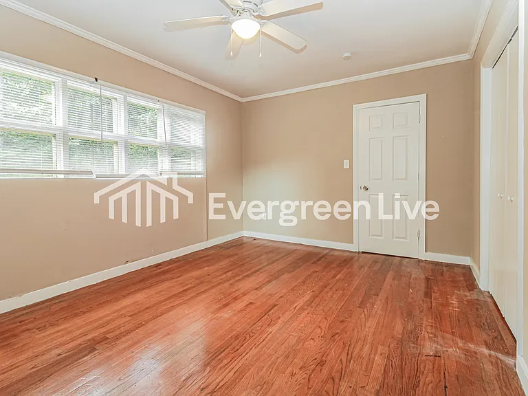 143 W Rosemary Rd — Photo 8