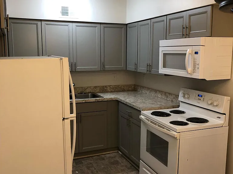 904 Plaza Dr #11 — Photo 12