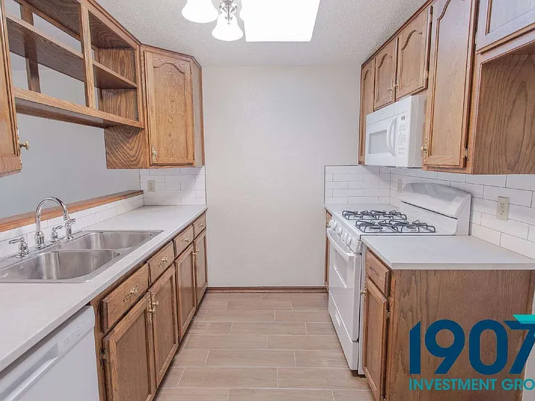 2102 Briarcliff Dr — Photo 10