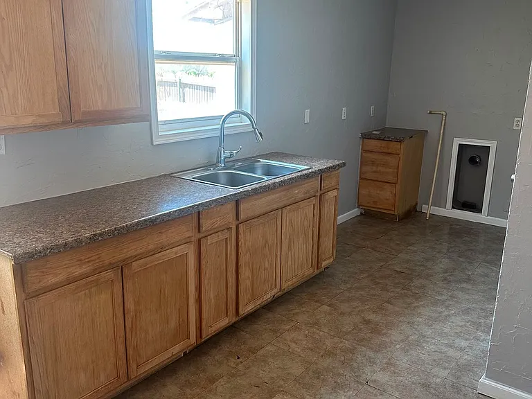 302 Almond Ave — Photo 6