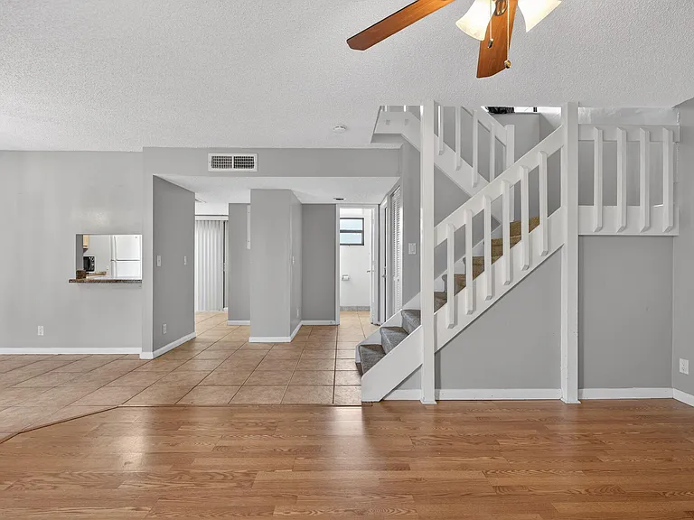 707 Stonewood Ct #19C — Photo 44