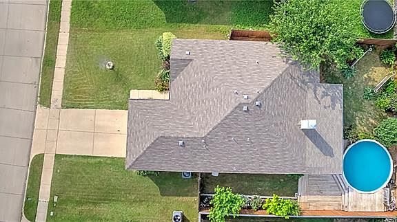 3rd image of 1004 Rock Springs Dr