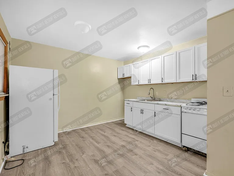 16705 Greenfield Rd #6 — Photo 13