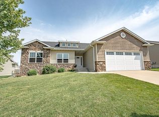 3137 Carlisle Cir, Marion, IA 52302
