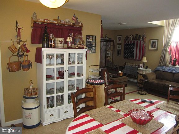 4th image of 107 N School St APT 2C