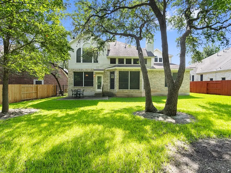10724 Thoroughbred Dr — Photo 32