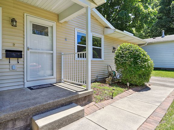 5th image of 819 N Elm Blvd