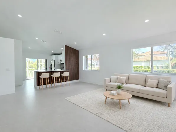 20841 NW 1st St, Pembroke Pines, FL 33029