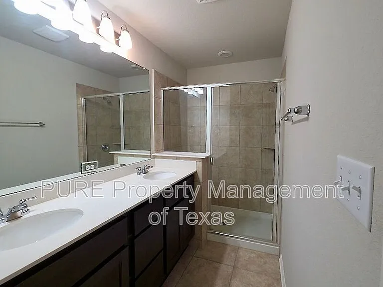 1721 Fountain Bridge Dr — Photo 14