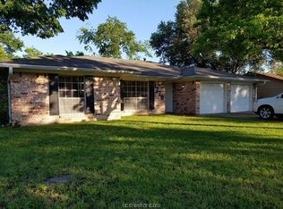 1220 S Ridgefield Cir, College Station, TX 77840