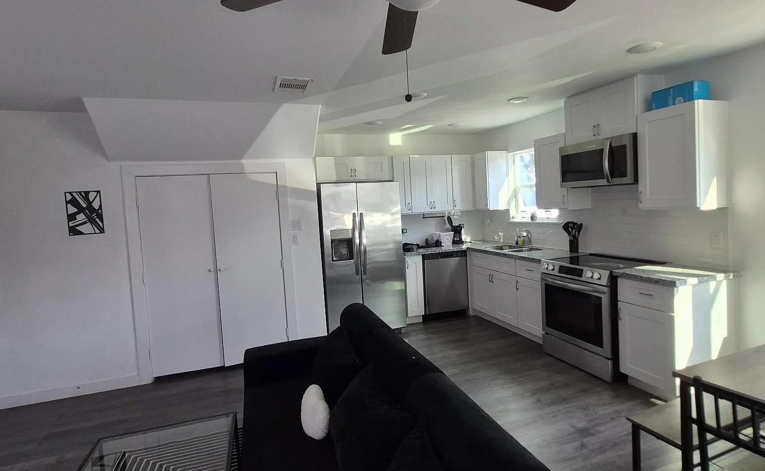 3 bed, 2.5 bath, 1180 sqft, $1,800 — Photo 2