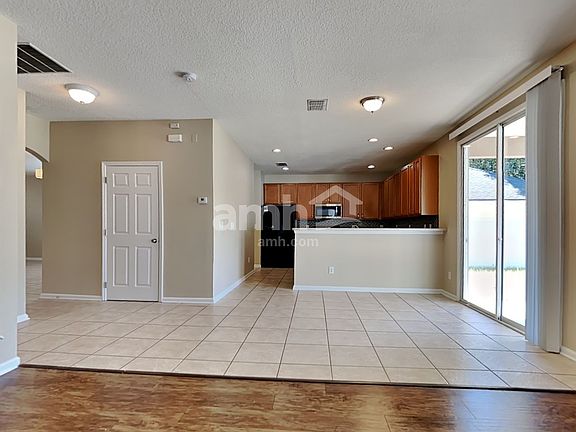 5th image of 712 Bellshire Dr