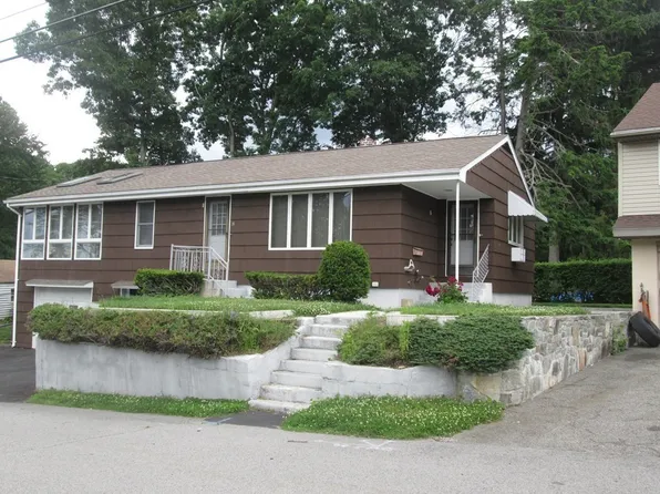 8 Westwood Rd, Webster, MA 01570