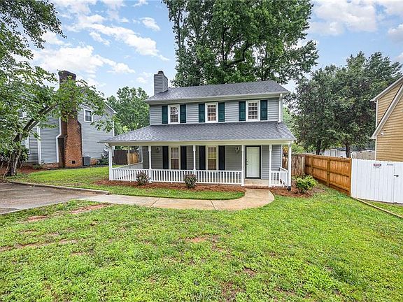 3rd image of 3712 Pineway Dr