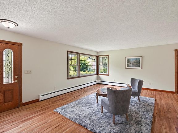 5th image of 908 Greenvale Ave W