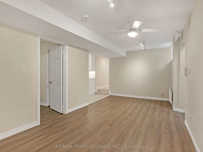 5B Old Mill Dr #LOWER — Photo 8