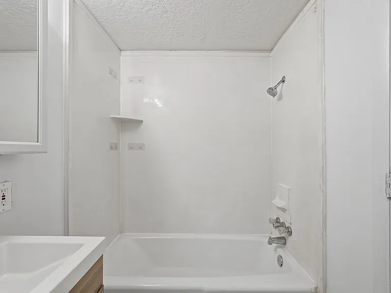 Towne Apartments — Photo 18