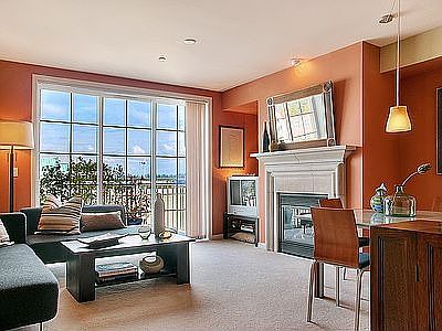 Living area with fantastic east view (sun in the morning and the moon at night