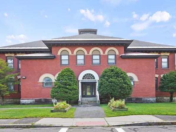 60 North St APT 3, Dalton, MA 01226