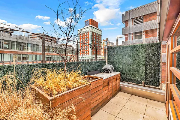 Sold by R New York | media 17