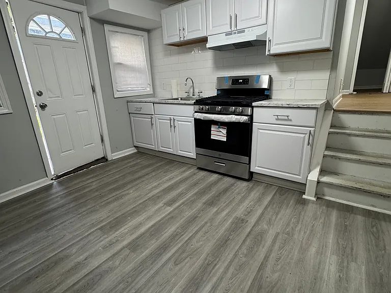 225 N Burgher Ave #1 — Photo 5