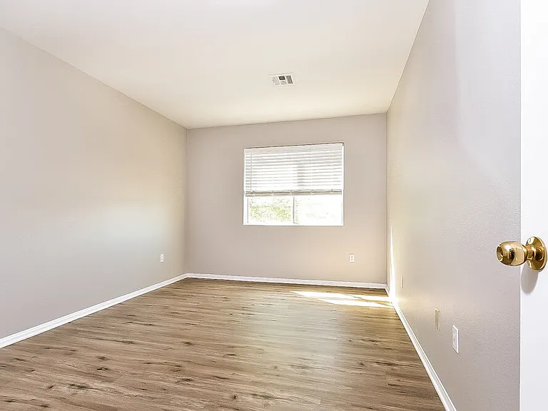 9896 Erins Grove Ct — Photo 13