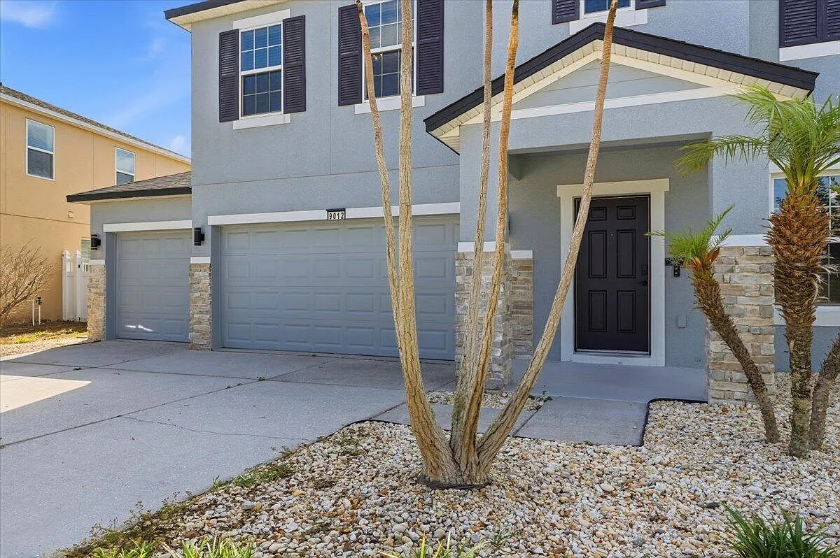 4 bed, 2.5 bath, 2825 sqft, $2,900 — Photo 3
