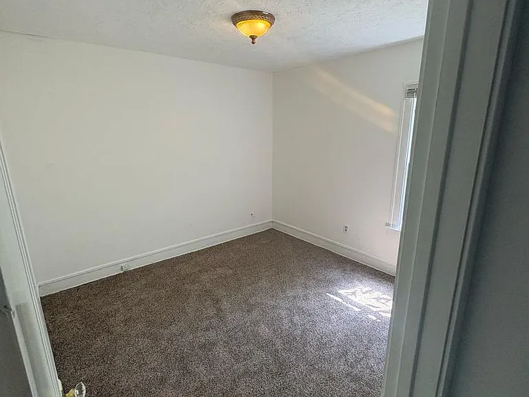 2561 S Taylor Rd — Photo 32