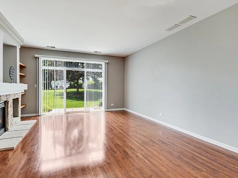913 Genesee Dr — Photo 4