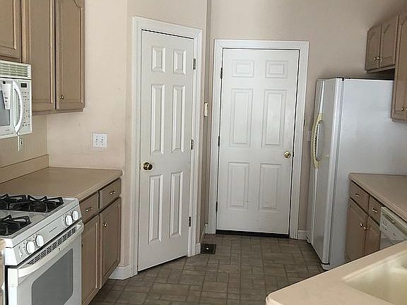 5th image of 5110 Butler Hill Ct