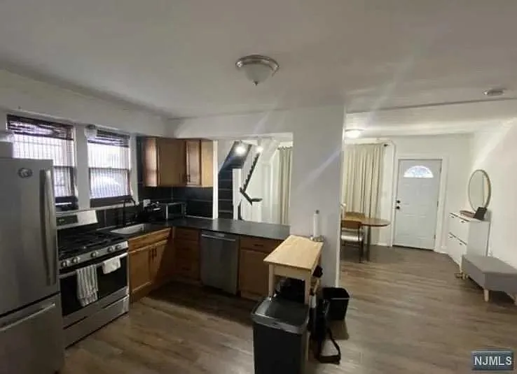 57 Malcolm Ave #1 — Photo 4