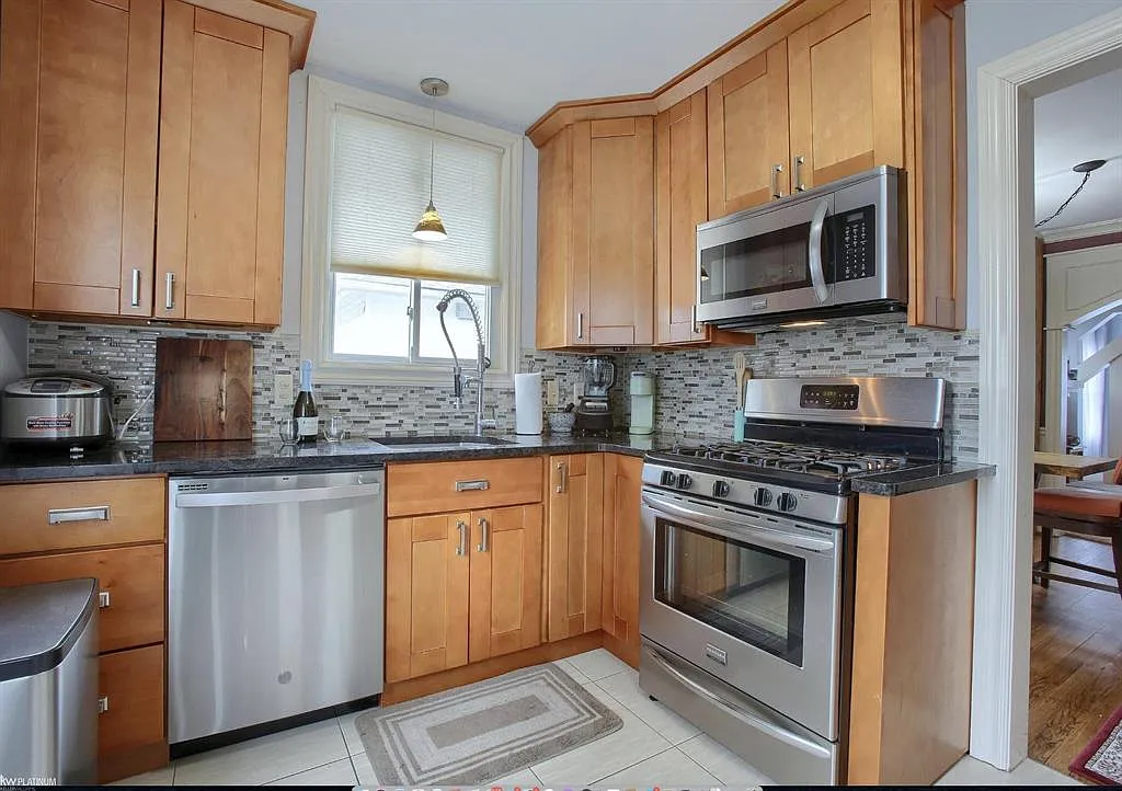 736 Gardenia Avenue - 1 — Photo 2